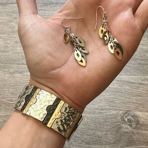 Multi-Tone Dangle Leaf Earrings - Gold & Silver Matching Stretch Bangle